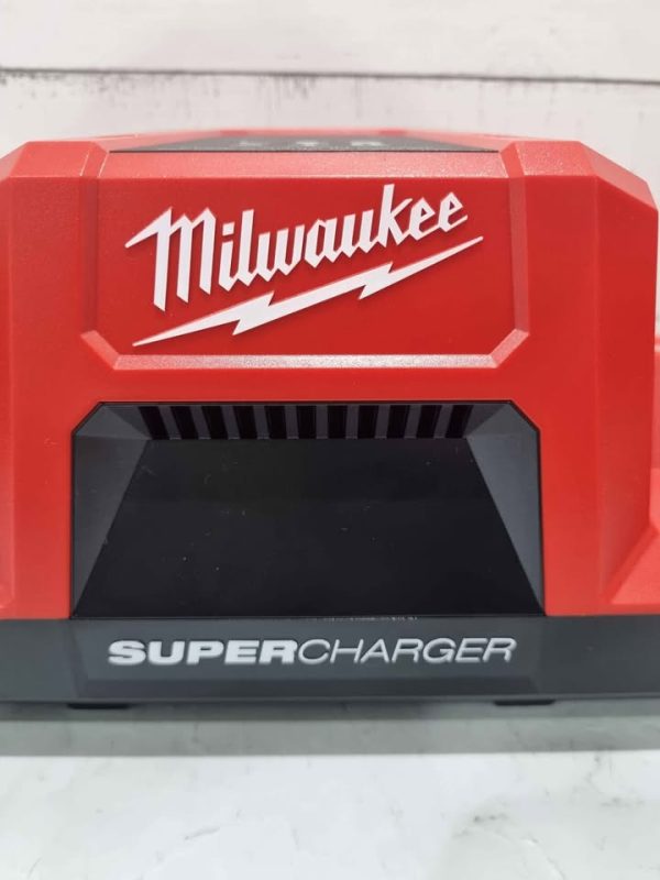 MILWAUKEE DUAL CHARGER TW391265 - Image 3