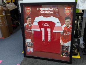 Framed Arsenal Mesut Özil Autographed Jersey Memorabilia - BP391463