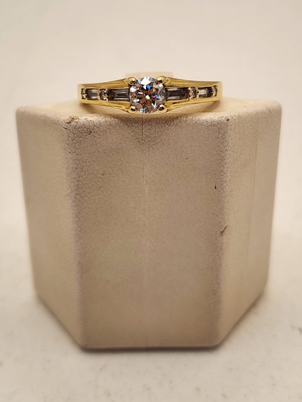 Ladies 18CT Yellow Gold Solitaire Diamond Ring - IP389149 - Image 4