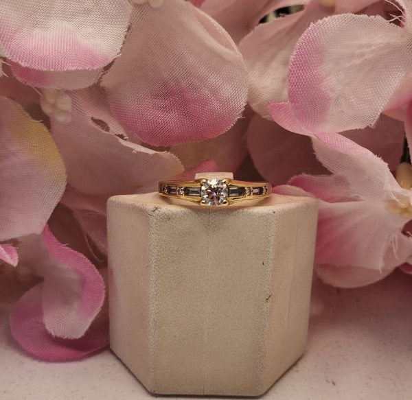 Ladies 18CT Yellow Gold Solitaire Diamond Ring - IP389149 - Image 3