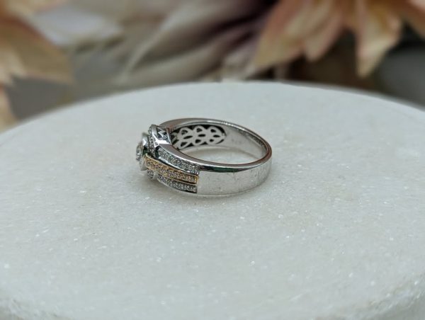 Valuated Lady's 18CT White Gold and Diamond Cluster Ring w/ Rose Gold Plating (9.1gms) - BP311199 - Image 32