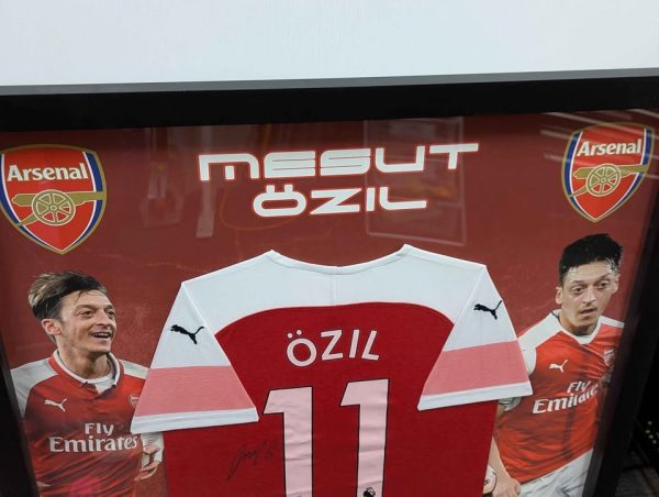 Framed Arsenal Mesut Özil Autographed Jersey Memorabilia - BP391463 - Image 2