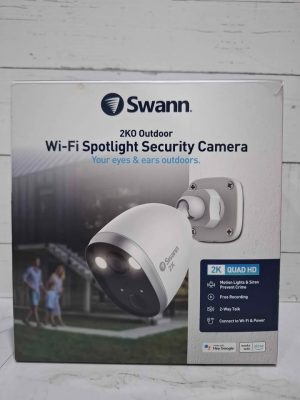 SWANN SPOT LIGHT SECURITY CAMERA TW387958