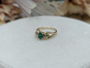 Ladies 9CT Yellow Gold Green Stone Ring (2.6gms) - BP391336