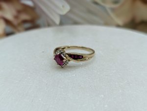 Ladies 9CT Yellow Gold Red and Clear Stone Ring (2.2gms) - BP396096