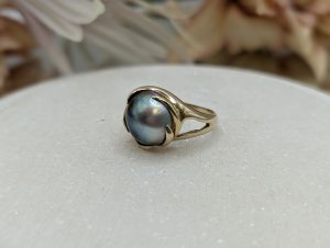 Ladies 9CT Yellow Gold Tahitian Pearl Dress Ring (5.4gms) - BP384405