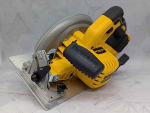 DeWalt 18V Brushless 184mm Circular Saw Skin-Only (DCS570) - BP391883