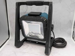 Makita 14.4V/18V Mobile LED Work Light w/ 3.0Ah Battery - BP396837