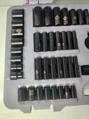 STANLEY SOCKET SET 1/4" & 3/8" DRIVE METRIC/SAE 69 PIECE #GN401147