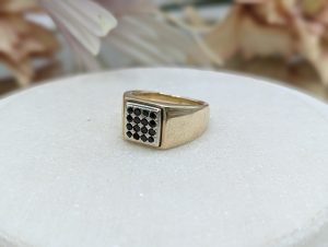 Mens 9CT Yellow Gold Black Stone Signet Ring (8.7gms) - BP395676