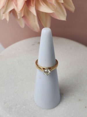 LADIES 18CT YELLOW GOLD RING WITH VALUTATION #GN403711