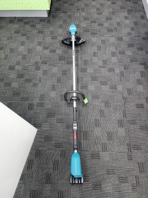 Makita 18V Brushless Cordless Whipper Snipper w/ 2 x 5.0Ah Battery and Dual Charger - IP398630