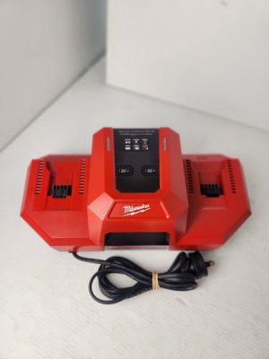 MILWAUKEE BATTERY CHARGER #GN404356