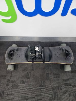 SUMMERBOARD ELECTRIC SKATEBOARD (SBX) WITH CHARGER AND WIRELESS REMOTE #GN407313