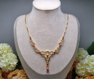 18ct Yellow Gold Red Stone Dress Necklace TW396588