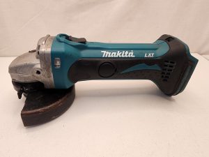 Makita Angle Grinder with 5.0Ah Battery and Charger - IP405205