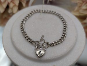 Ladies 9CT White Gold Heart Locket Curblink Bracelet (9.7gms) - BP396453