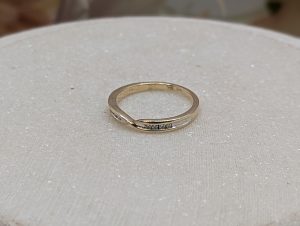 Ladies 9CT Yellow Gold Clear Stone Cross Centre Ring (1.9gms) - BP400800