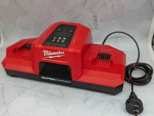 Milwaukee 18V Dual Bay Super Charger (M18 DBSC) - BP408960