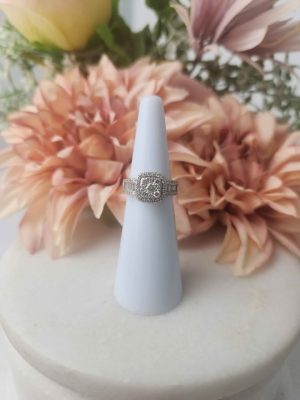 18CT WHITE GOLD DIAMOND RING #GN343622