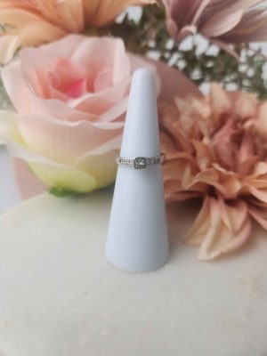 18CT WHITE GOLD DIAMOND RING #GN365947