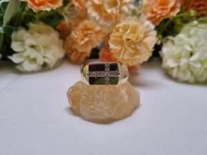 9ct Yellow Gold Cross Channel Ring TW403118