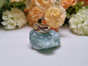 9ct Yellow Gold Cross Channel Set Ring TW397503