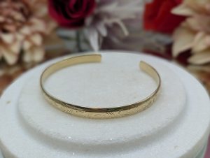 Ladies 9CT Yellow Gold Patterned Bangle (20.1gms) - BP416023