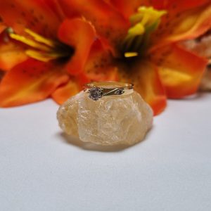 18ct Yellow Gold Solitaire Ring TW412701