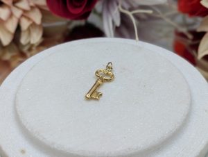 Unisex 18CT Yellow Gold Key Pendant (2.0gms) - BP347557