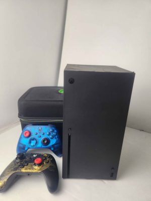 MICROSOFT XBOX SERIES X CONSOLE WITH TWO CONTROLLER AND CARRY CASE #GN419304