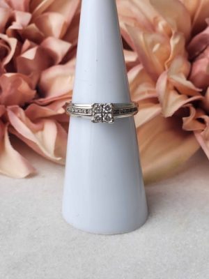 9CT WHITE GOLD DIAMOND RING #GN387417