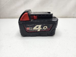 Milwaukee Impact Wrench w/ 4.0Ah Battery  - IP420576