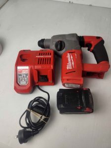 MILWAUKEE ROTARY HAMMER DRILL WITH 5.0AH BATTERY AND CHARGER #GN356558