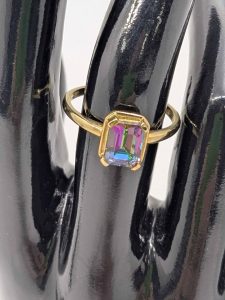 Ladies 9ct Purple Gemstone Ring - BL394537
