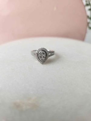 9CT WHITE GOLD PEAR SHAPPED RING #GN421090