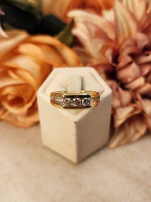 Men's 10CT Yellow Gold and Diamond Signet Ring 5.75 Grams - IP421249