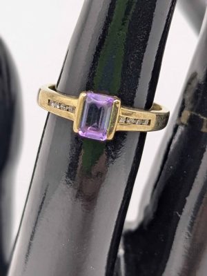 Ladies 9ct Gold Purple Gemstone Ring - BL399314