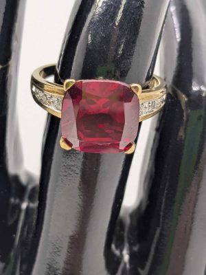 Ladies 9ct Gold Red Cocktail Ring - BL391699