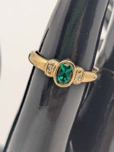 Ladies 9ct Gold Green Birthstone Ring - BL361494