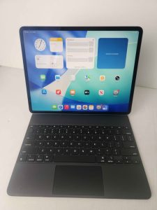 APPLE IPAD AIR WITH APPLE MAGIC KEYBOARD #GN413210