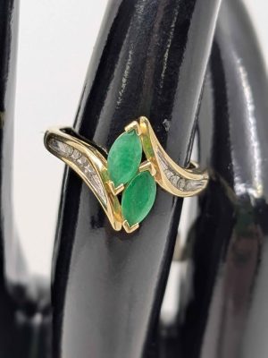 Ladies 9ct Gold Green Gemstone Ring - BL421741