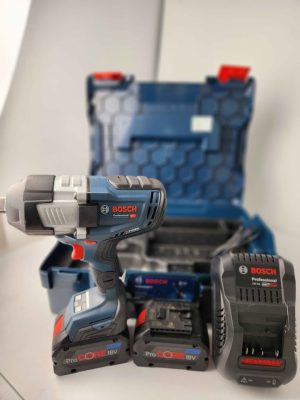 BOSCH IMPACT WRENCH IN CASE WITH X2 BATTERYS AND CHARGER #GN420246