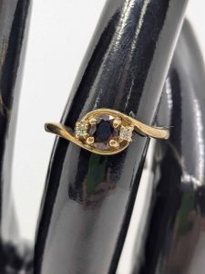 Ladies 9ct Gold Three Stone Ring - BL334859