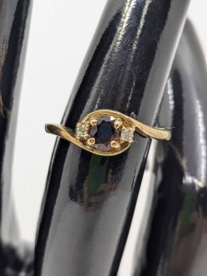 Ladies 9ct Gold Three Stone Ring - BL334859