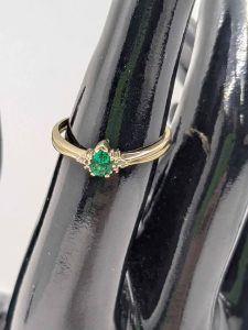 Ladies 9ct Gold Pear Cut Ring - BL411754