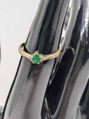 Ladies 9ct Gold Pear Cut Ring - BL411754