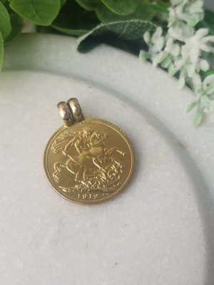 22ct Sovereign Pendant - GN422655-1