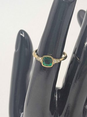 Ladies 9ct Gold Green Stone Ring - BL375972