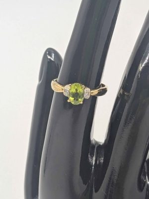 Ladies 9ct Gold Three Green Stone Ring - BL391312